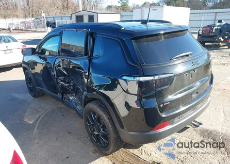 2022 Jeep Compass Altitude Fwd z USA, uszkodzony, nr VIN 3C4NJCBB1NT188007